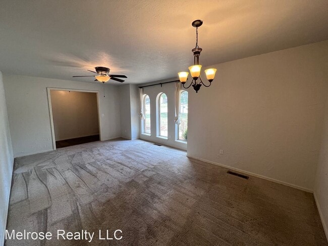 Building Photo - 4 br, 2.5 bath House - 1416 Pine Oak Drive