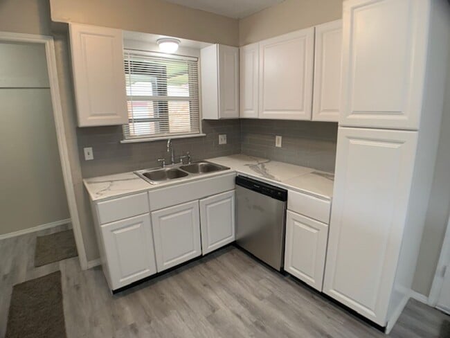 Foto del edificio - 3 Bedroom Southwest OKC