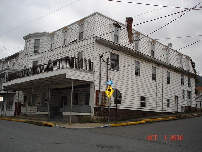 Building Photo - 143 Market St