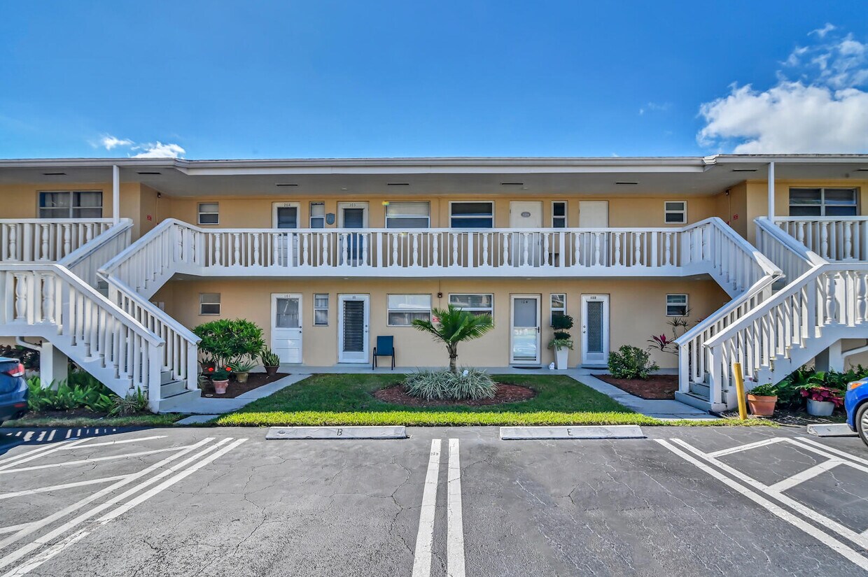 2151 NE 1st Ct Unit 105, Boynton Beach, FL 33435 Condo for Rent in