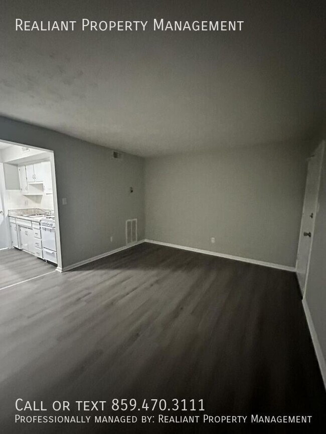 Foto del edificio - 208 Lakeshore Dr