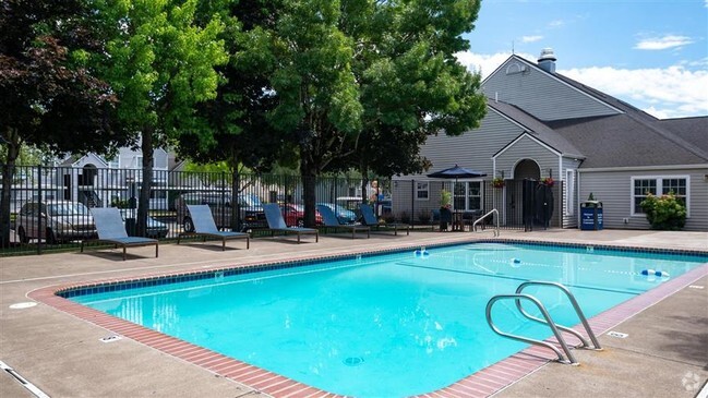 Lancaster Commons | Outdoor Pool - Lancaster Commons