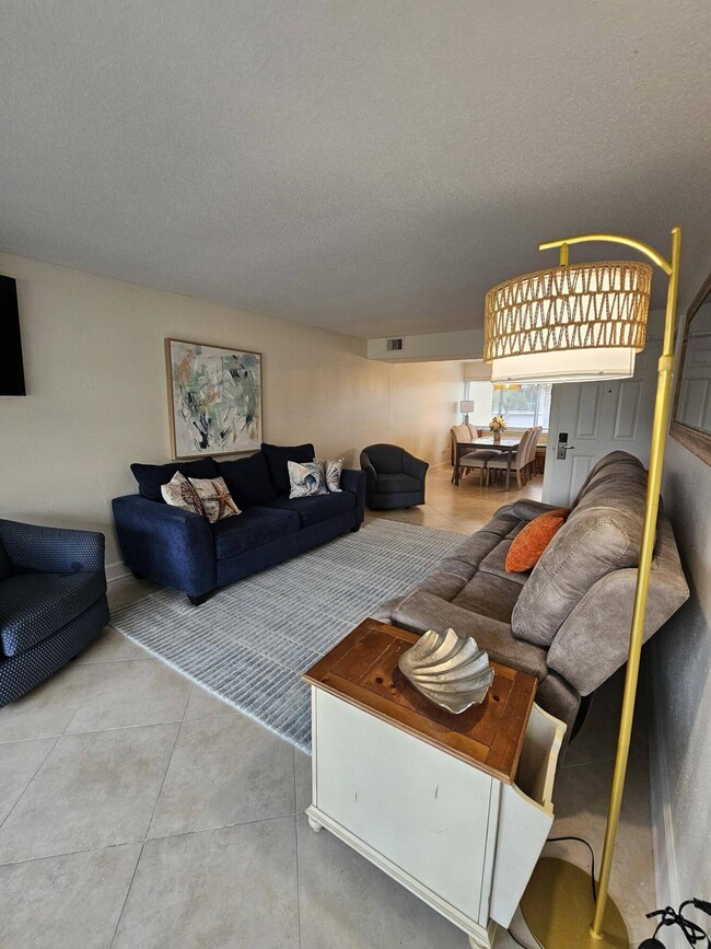 Foto del edificio - 1530 Miracle Strip Pkwy SE