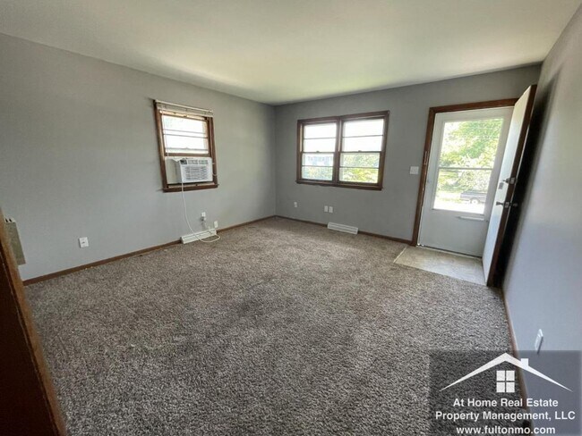 Foto del edificio - 911 Castlewood Avenue Apartment B