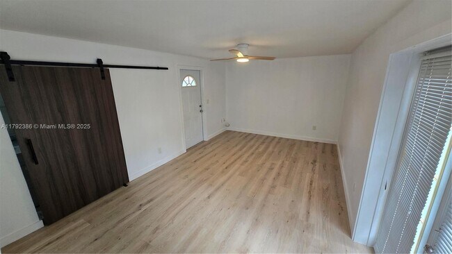 Foto del edificio - 1448 NE 24th Ct
