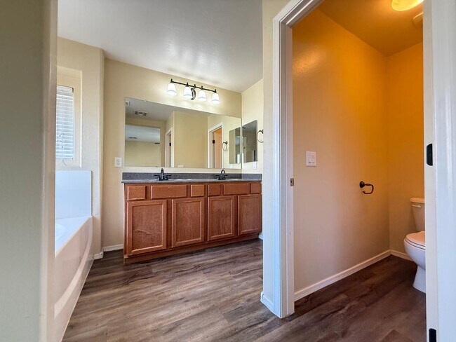 Building Photo - 1727 E Joseph Way