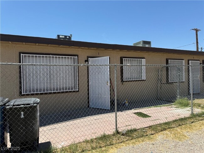 Building Photo - 2519 N McCarran St