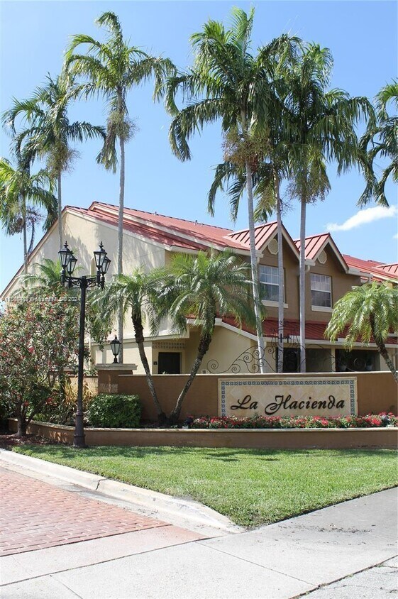 Primary Photo - 18338 NW 68th Ave