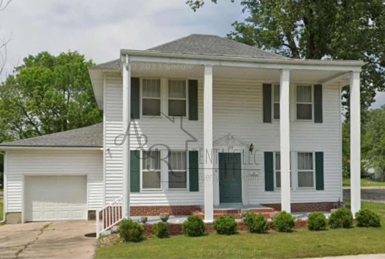 Primary Photo - 109 E Williams St