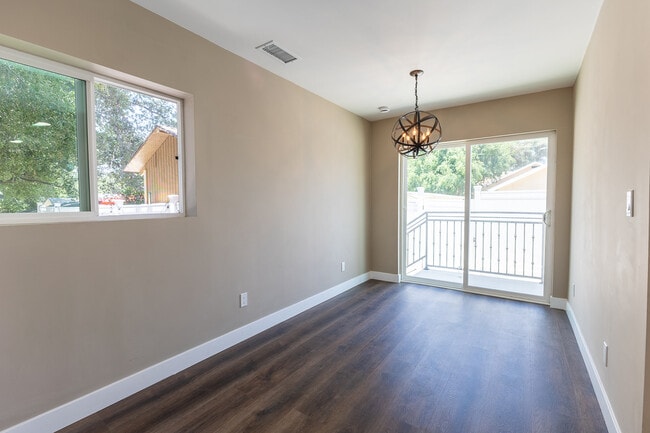 dining room - 8424 Grenoble St