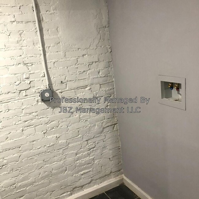 Building Photo - 7 N Carey St