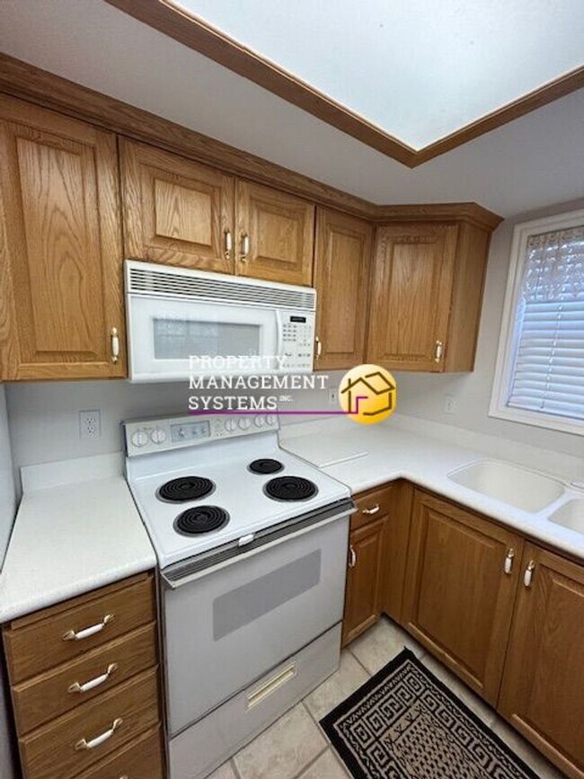 Building Photo - 3 Bedroom Condo Near Park City