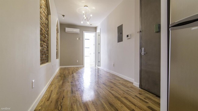 Building Photo - 1 br, 1 bath Apartment - 381 S 3rd St Unit 2R