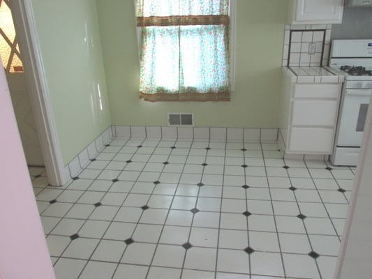 Building Photo - Close in PDX!  2 Br home +Attic-Bonus room...