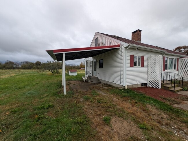 Foto del edificio - 482 Plain Hill Rd