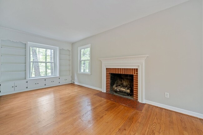 Building Photo - 2737 Dogwood Rd