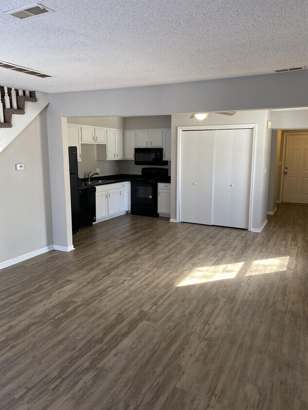Foto principal - 110 W Major St