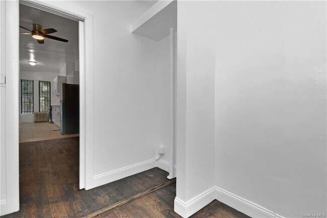 Foto del edificio - 310 E 105th St