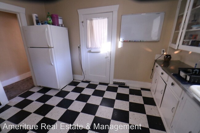 Building Photo - 2 br, 1 bath Apartment - 421 S 300 W
