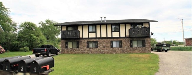 Front view - 2016 Redwood Dr