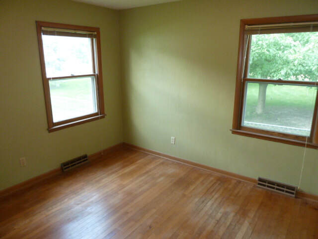 Northeast Bedroom - 818 E Bloomington St