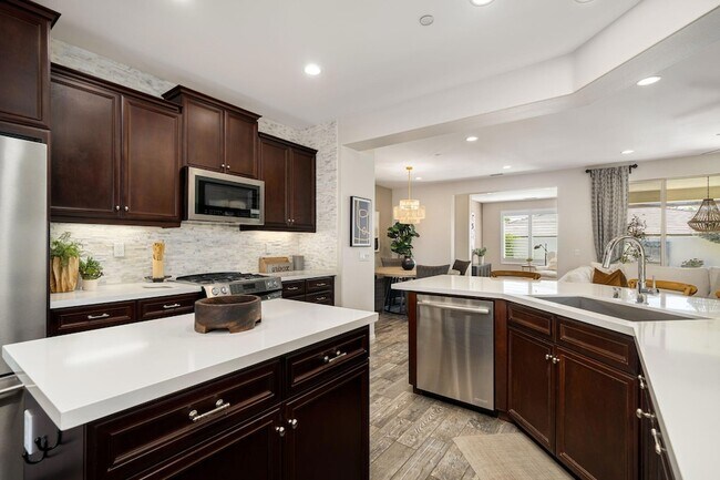 Foto del edificio - 51234 Longmeadow St