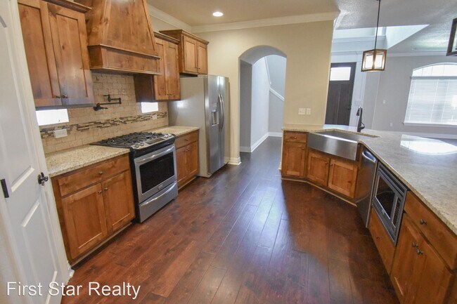 Building Photo - 4 br, 2.5 bath House - 537 N Salem Rd