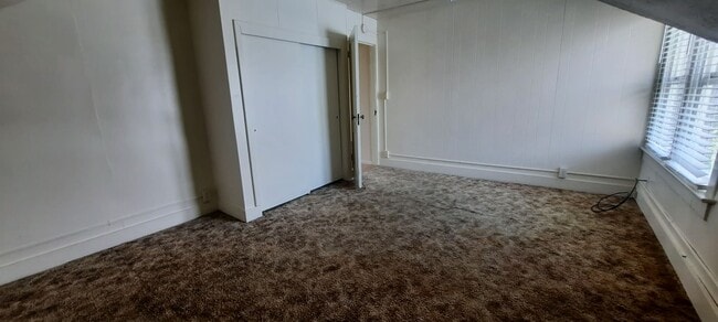 Building Photo - 1114 9th Ave SE