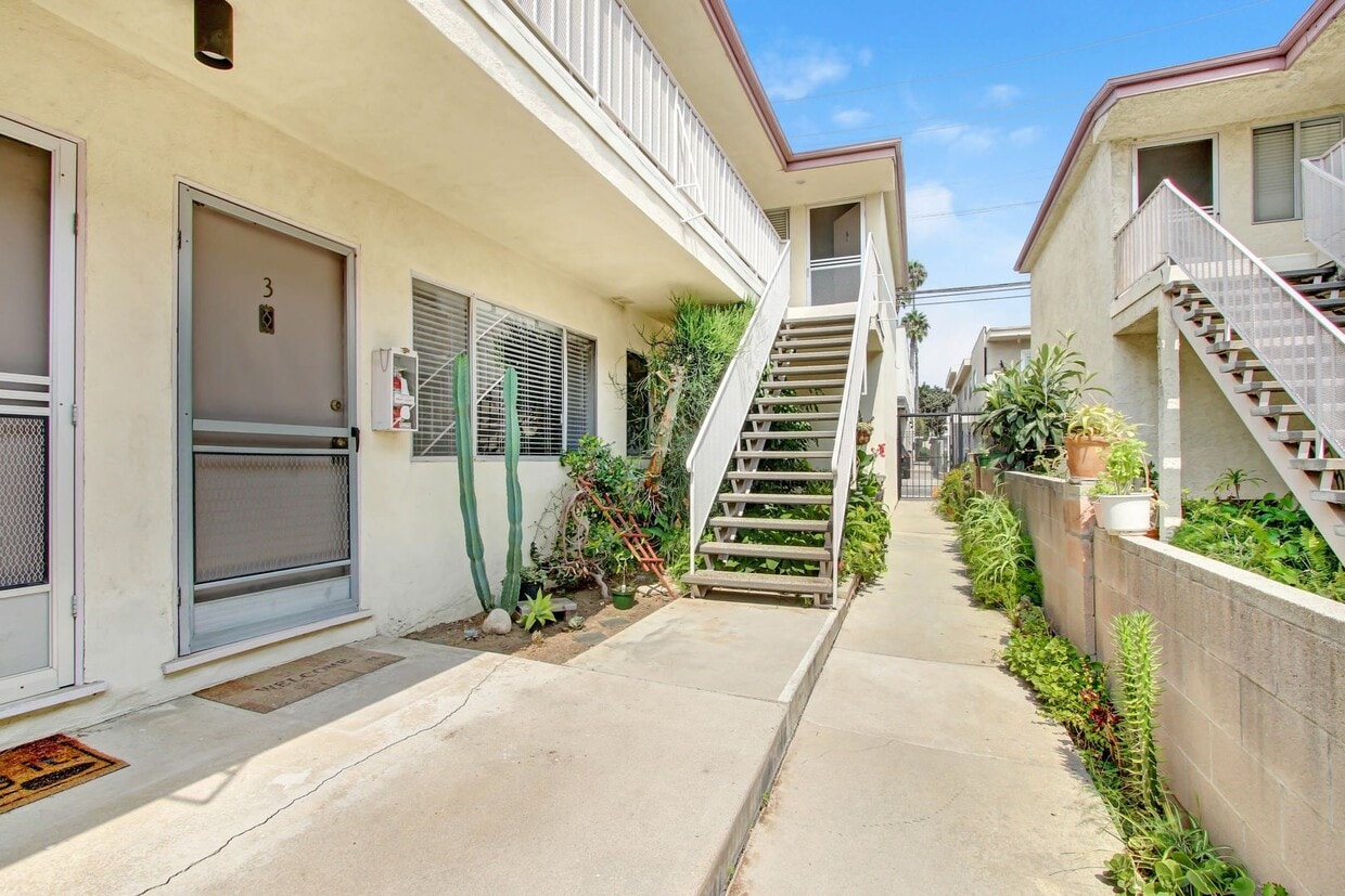 Foto del edificio - 1449 Princeton St
