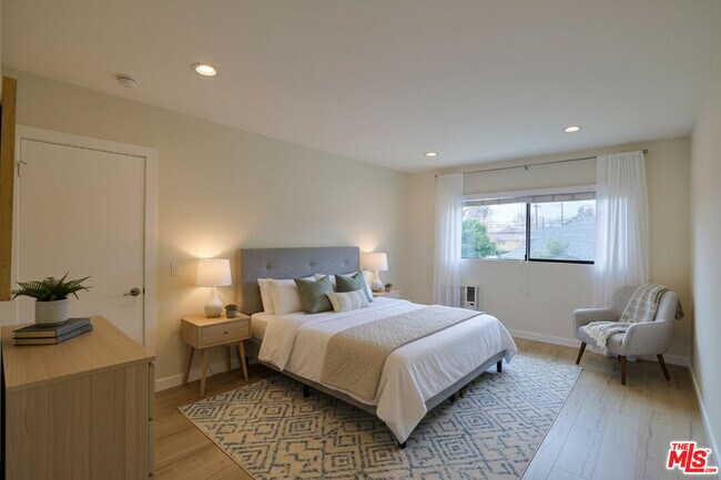 Foto del edificio - 1277 W 23rd St