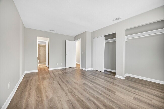 Building Photo - 109 Menlo Dr