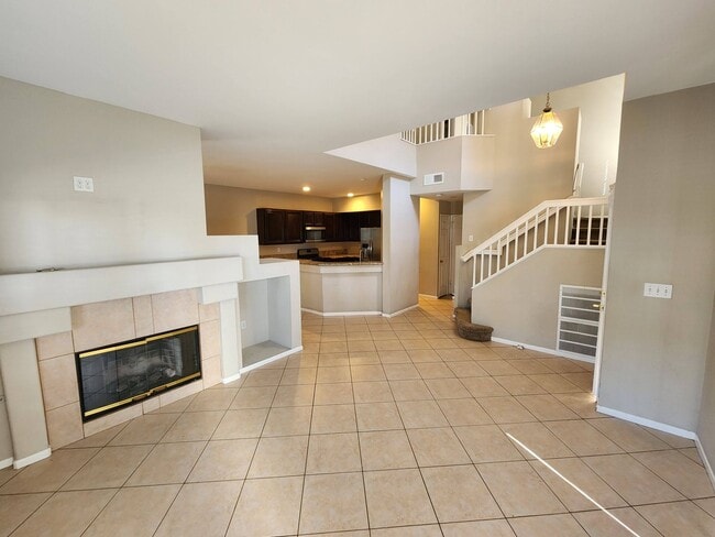 Foto del edificio - 4 Bedroom House in Eastlake - Championship Classics Community