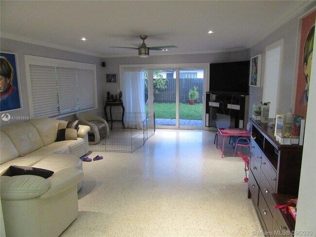 Foto del edificio - 140 NW 190th St