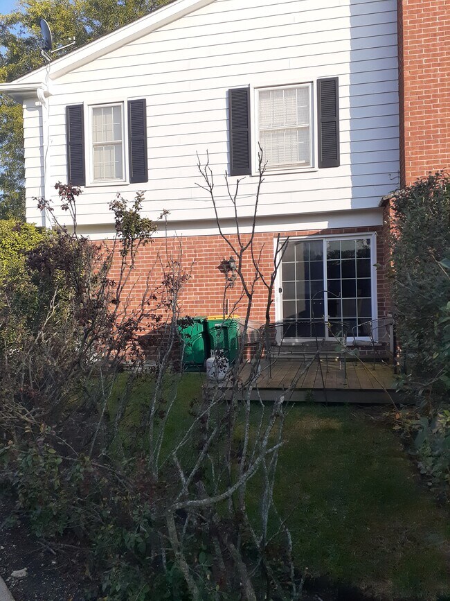 Building Photo - 1707 Colonial Ln