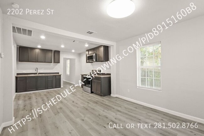 Photo - 2202 Perez St House