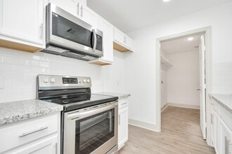 Building Photo - 1501 Maiden Ln