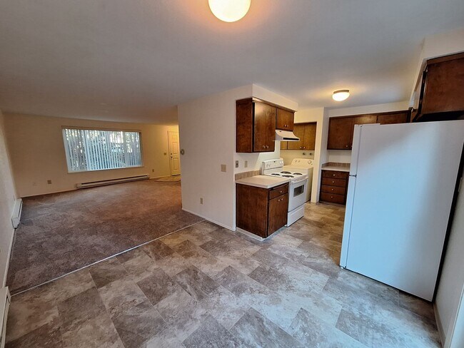 Building Photo - Two Bedroom Townhouse Style Unit