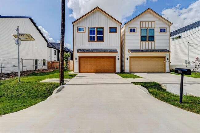 Building Photo - 2115 Esther Dr