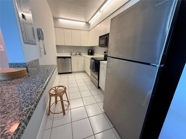 Building Photo - 800 Claughton Island Dr