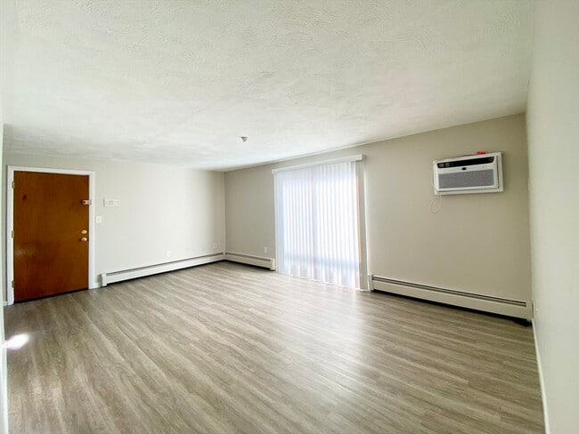 Building Photo - 128 Salem St