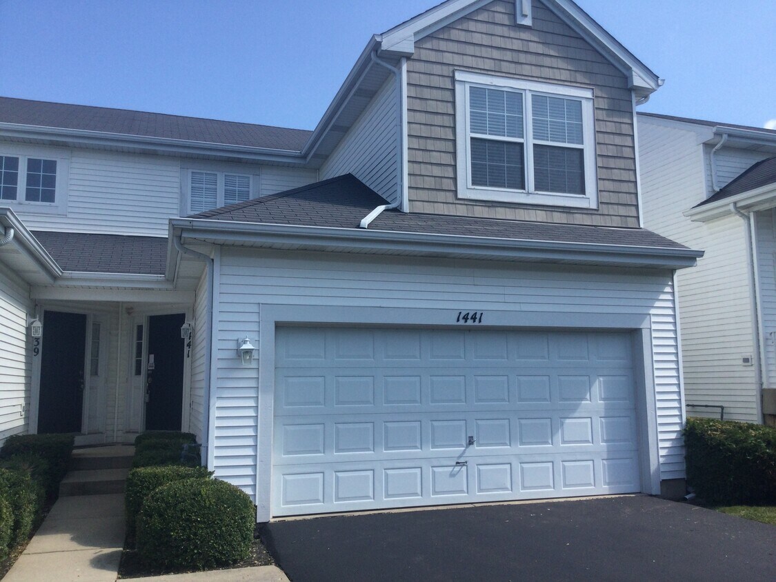 1441 Meadowsedge Lane House Rental in Carpentersville, IL