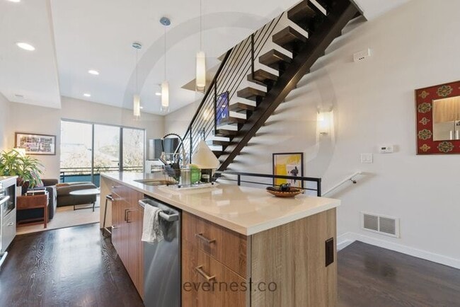Building Photo - Beautiful Two Bedroom Townhome in Denver -...