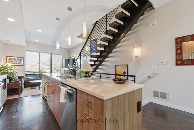 Foto del edificio - Beautiful Two Bedroom Townhome in Denver -...