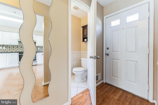 Building Photo - 1903 Pawlet Dr