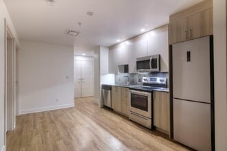 Building Photo - 30 Bd Saint-Joseph E