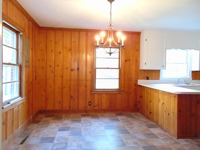Dining Area - 207 McArthur St