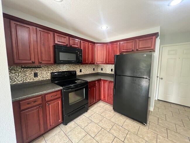 Building Photo - Beautiful 4-Bedroom Home in Hickory Valley...