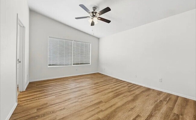 Foto del edificio - 2324 Plantation Oak Dr