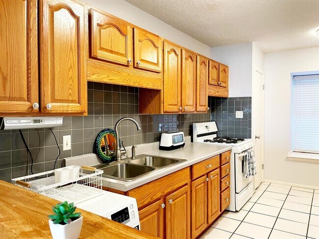 Foto del edificio - 2425 Ashdale Dr
