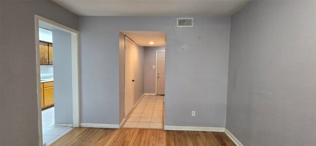 Foto del edificio - 7913 Grove Ridge Dr
